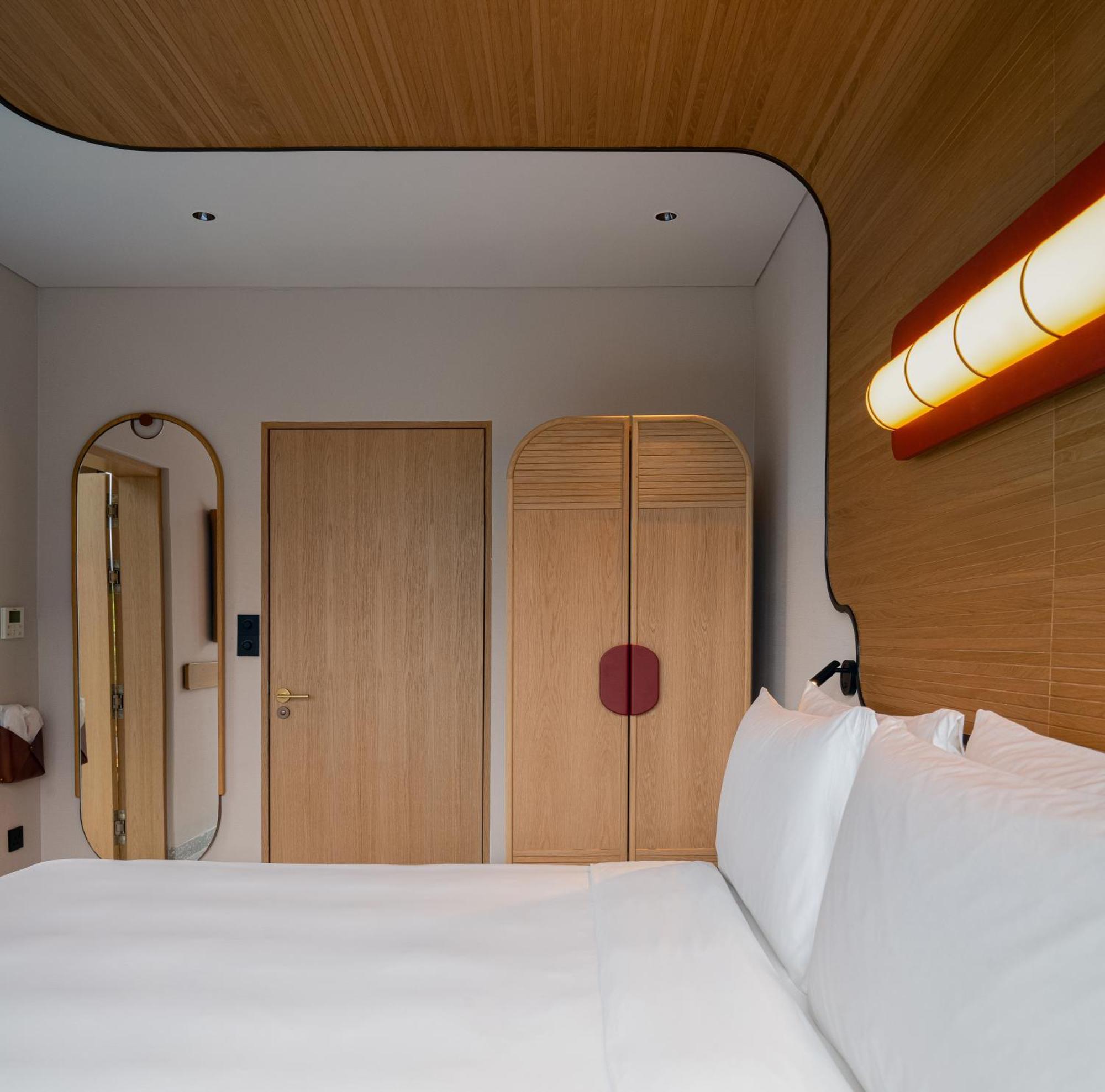 The Standard, Singapura Luaran gambar