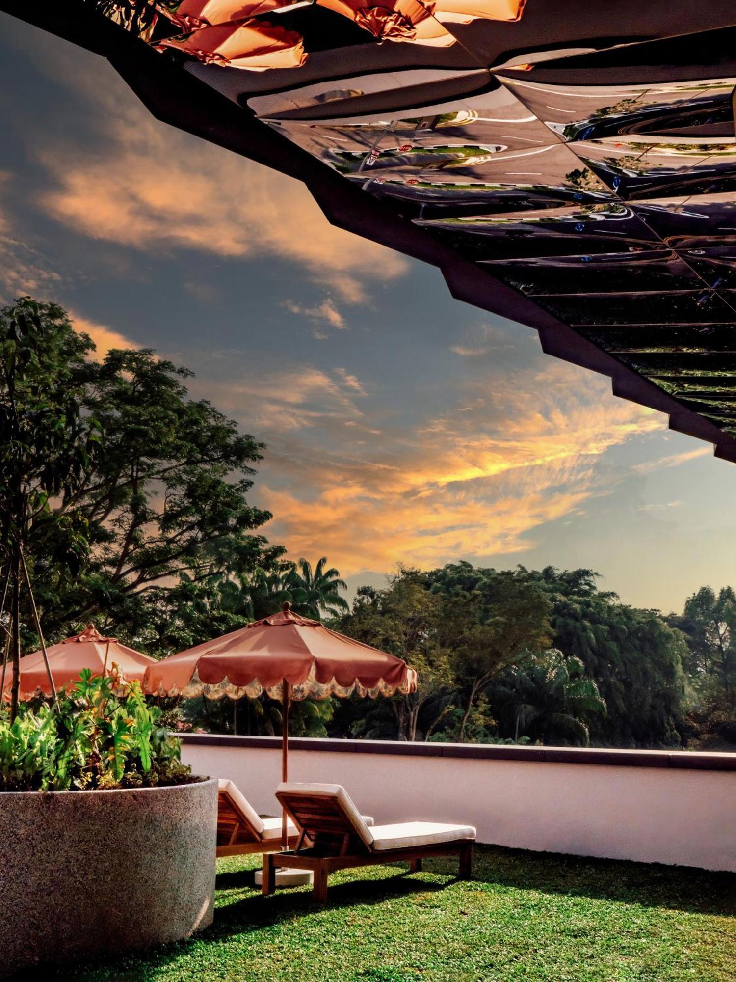 The Standard, Singapura Luaran gambar