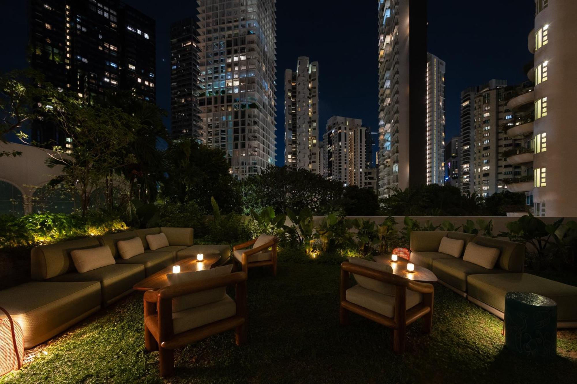 The Standard, Singapura Luaran gambar